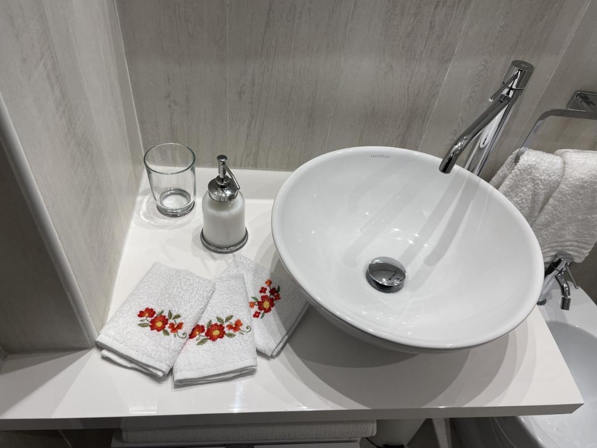 Mikka Studios: Luxury Apartment Bari Ngoại thất bức ảnh